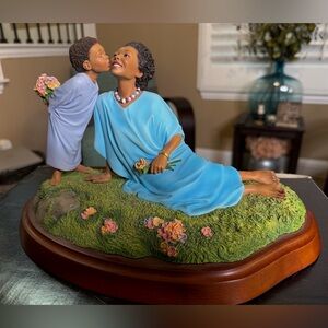 Planting‎ a Kiss Figurine - Thomas Blackshear Collectible